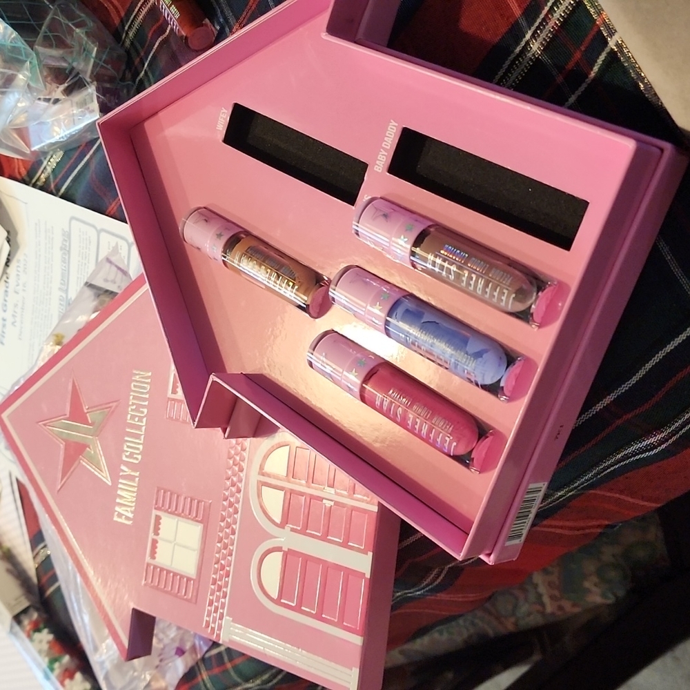 Jeffree Star Family Collection Box Pink House Liquid Velour Lipsticks